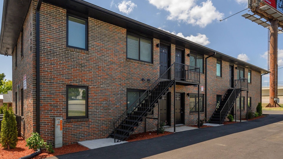 Civil Rights Historic District Condo | Central Duo Suites B & C- Groups/Parking/King Beds