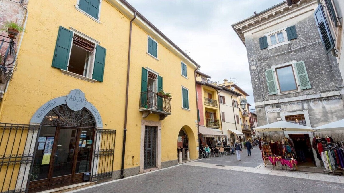 Torri del Benaco Apartment | CENTRAL ELEGANT APARTMENT WITH PRIVATE PARKING
