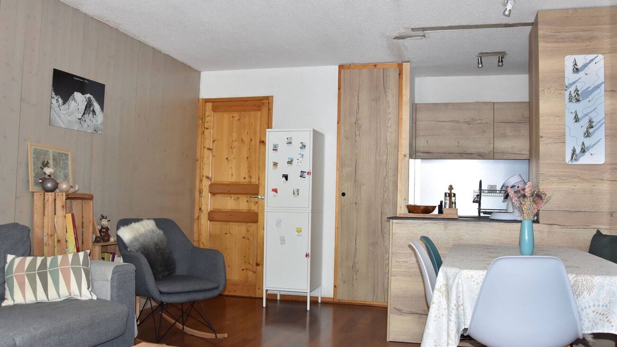 Pralognan-la-Vanoise Apartment | Central Family Haven - Cozy 3 Room Apt with Balconies, Near Shops & Ski Lifts