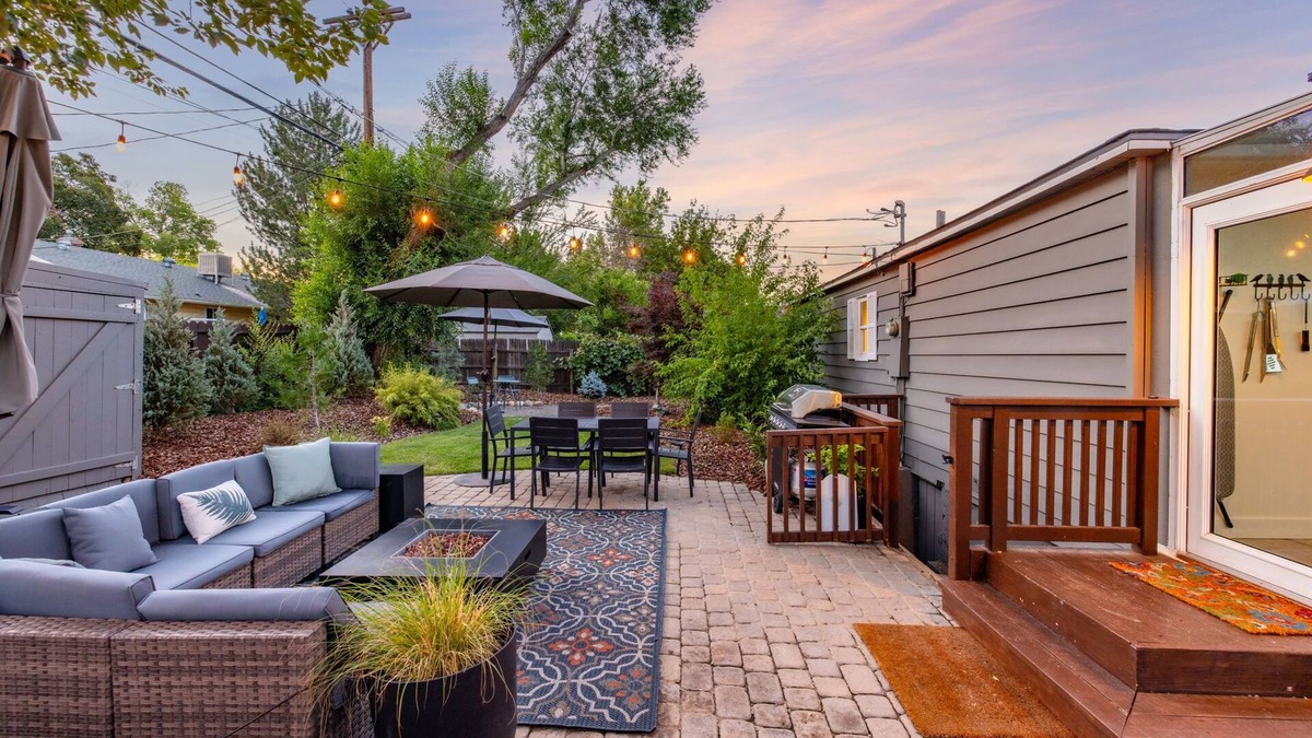 Old Southwest House | Central Family & Work Friendly House w Backyard