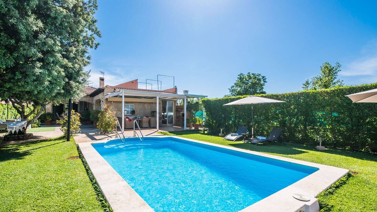 Lloseta Villa | Central Finca in Majorca Finca Alegre with pool