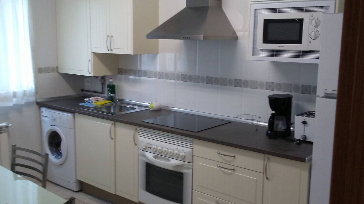 San Lazaro y Otero Apartment | Central Floor And Well Connected