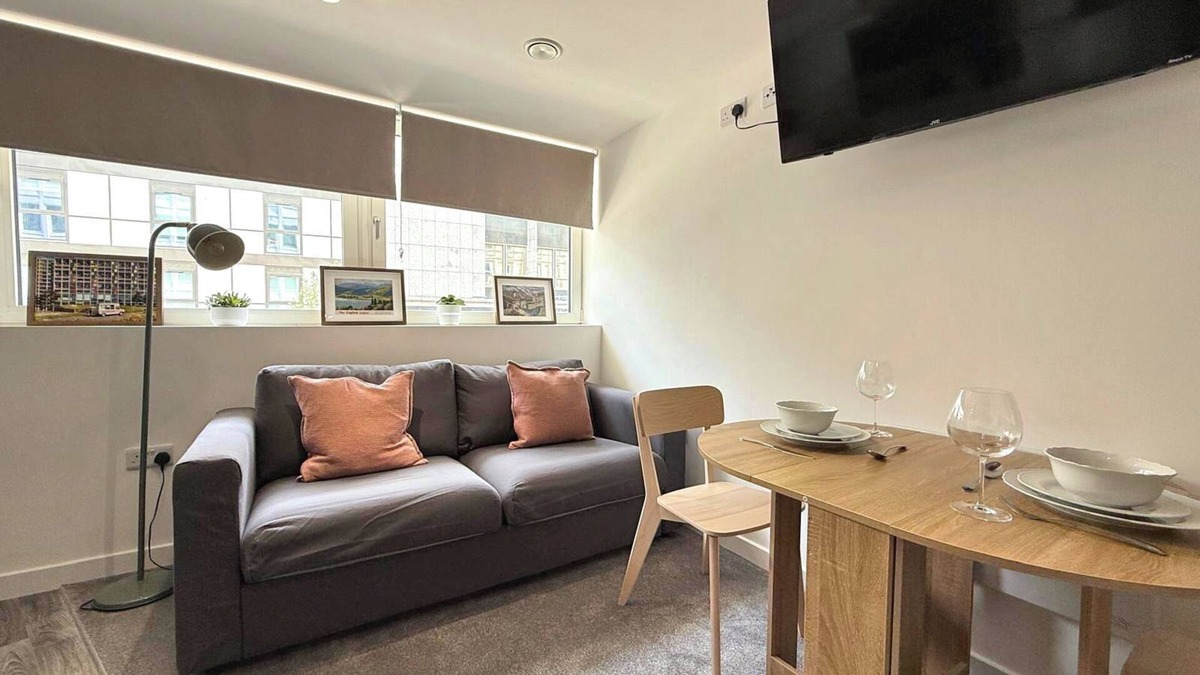 Sheffield City Centre Apartment | Central Sheffield 1-Bed Flat – Sleeps 3, City Views, Full Kitchen