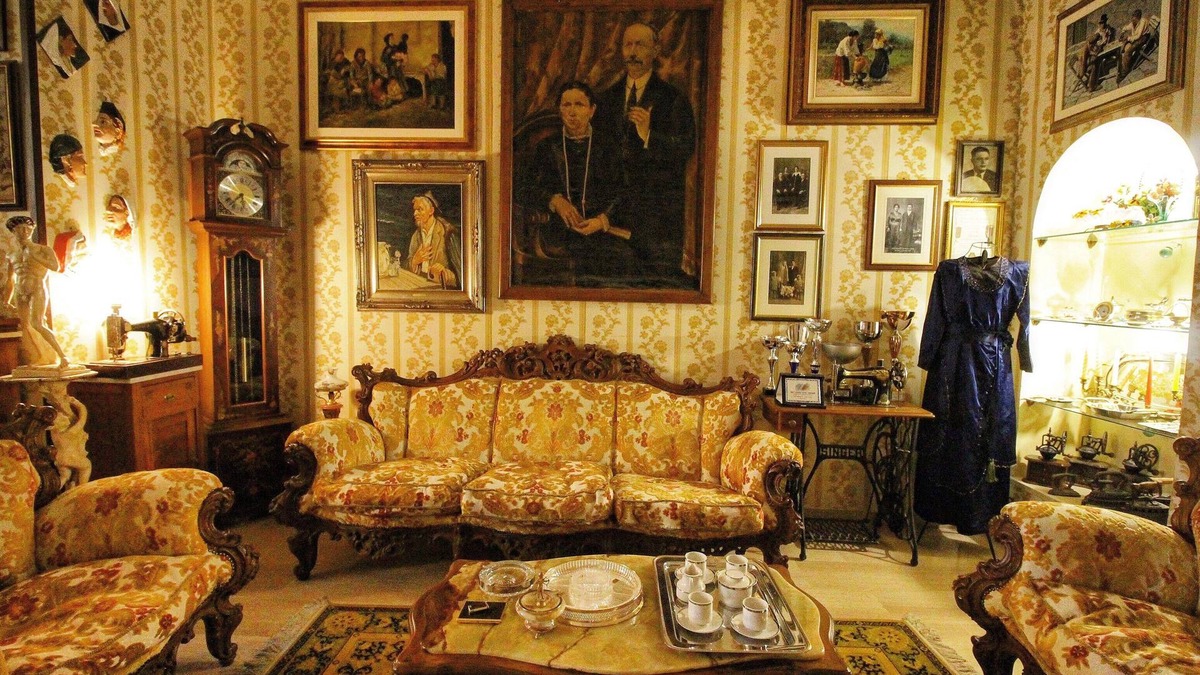 Pacentro Bed & Breakfast | Central historic mansion with castle view