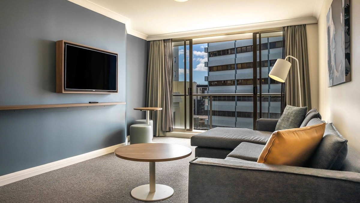 Chatswood Apartment | Central Located 1-Bed with Gym, Sauna and Pool