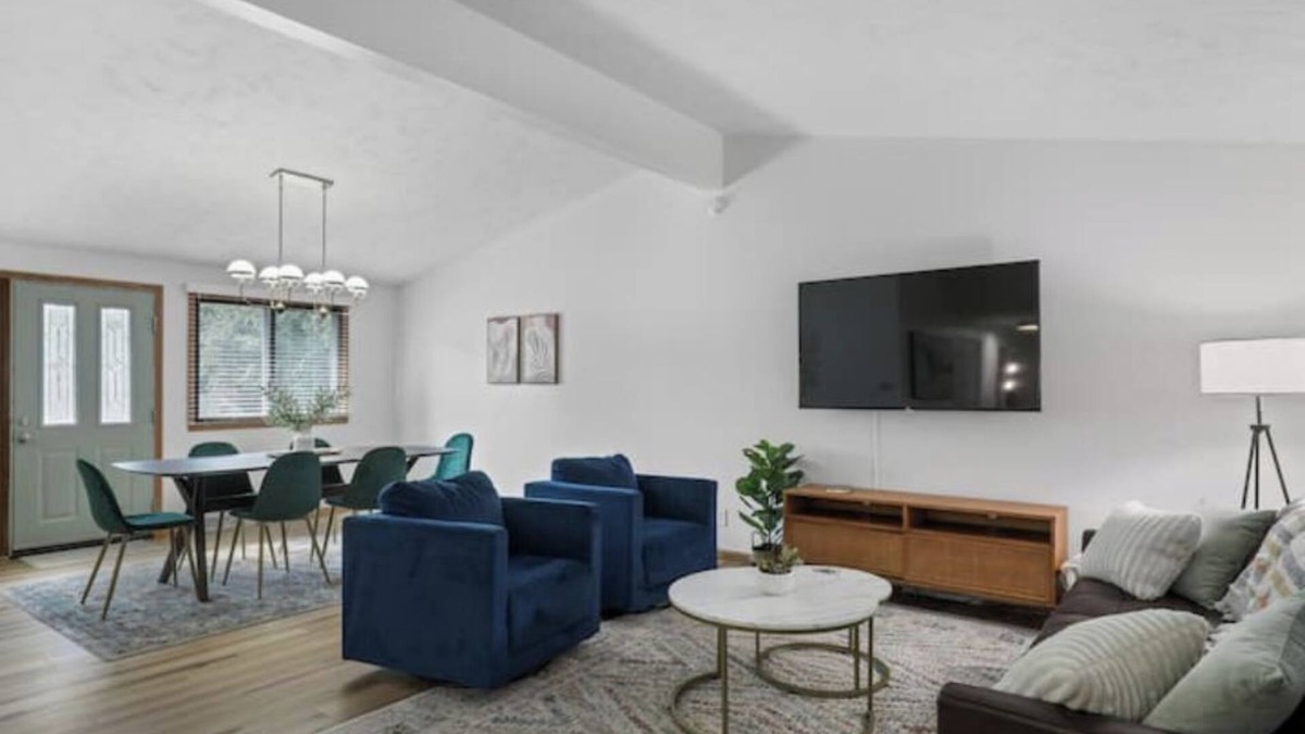 West Omaha House | Central Location+ 2 living spaces+ covered patio!