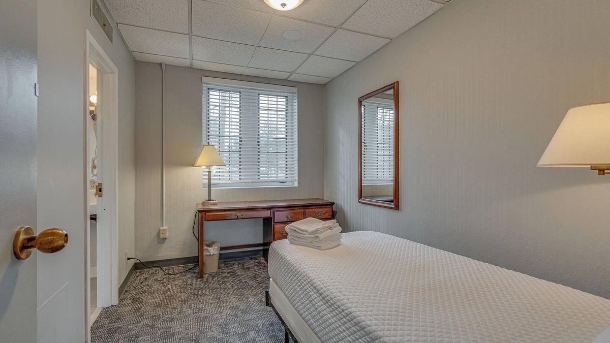 Music Row Hotel | Central Location Renovated Dorm Suite - Music Row!
