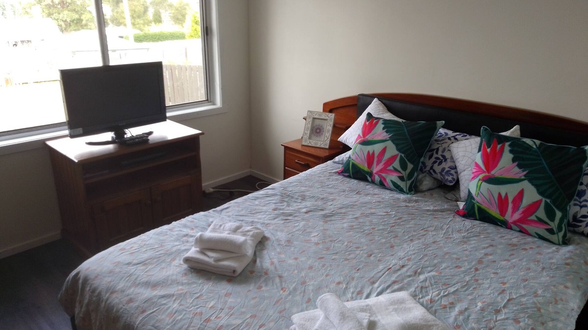 Waratah Apartment | Central Location To Platypus! Waratah Waterfall Retreat Unit3 Free Pay TV & WiFi