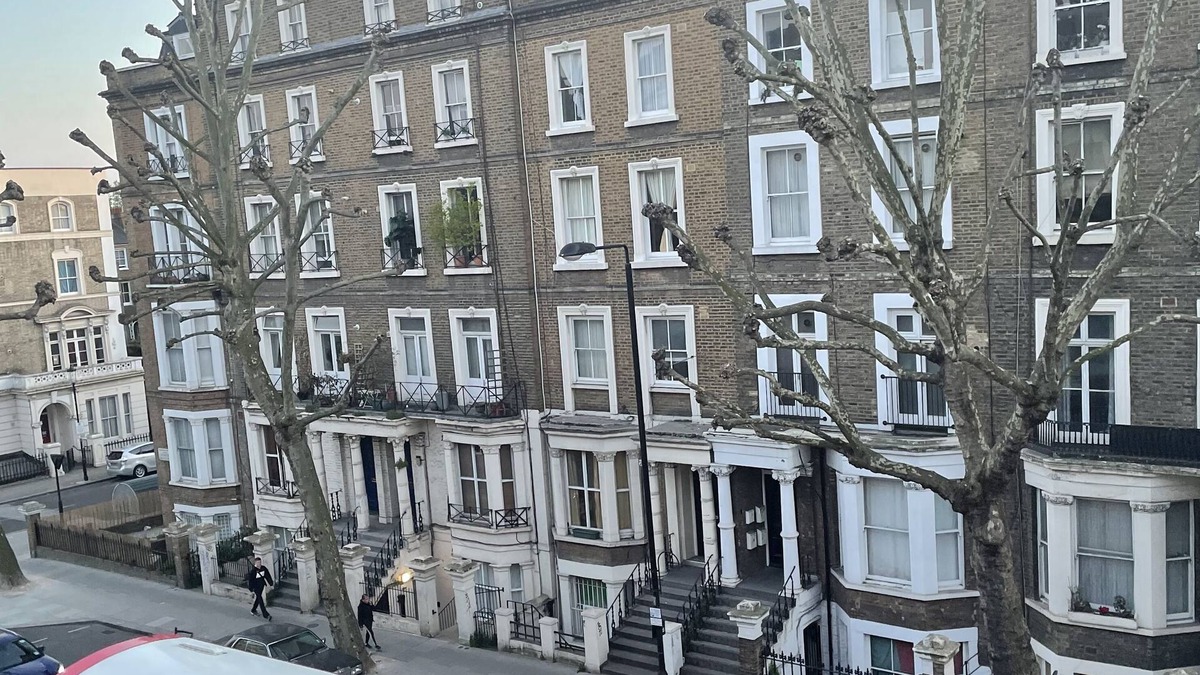 St. Helen's Apartment | Central London-2 mins from train station