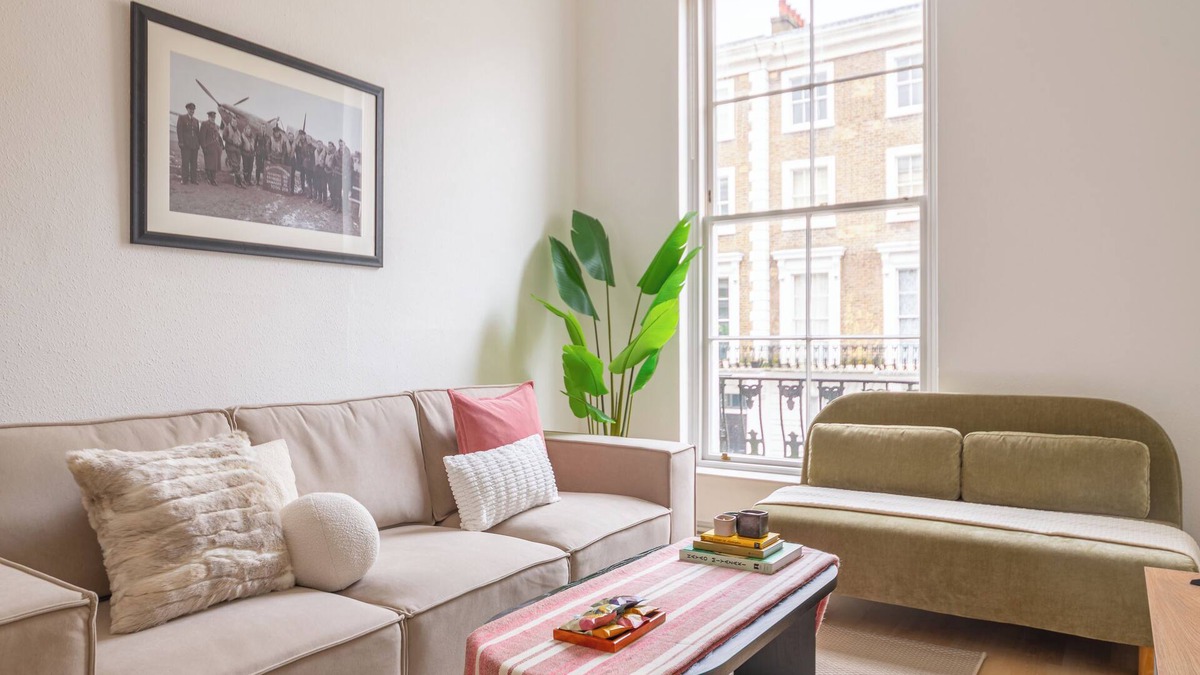 Westbourne Green Apartment | Central London 3BR in a British Stucco Townhouse