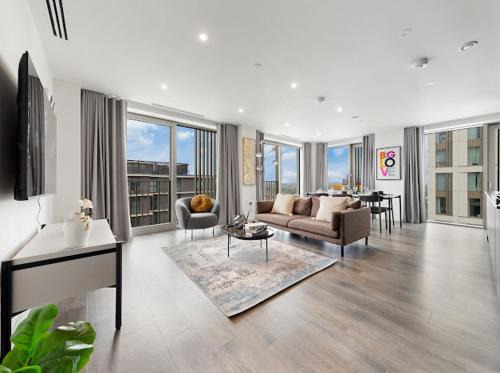 Stratford and New Town Apartment | Central London Luxurious 2bed WITH POOL AND ROOFTOP by AYMONS HAVEN