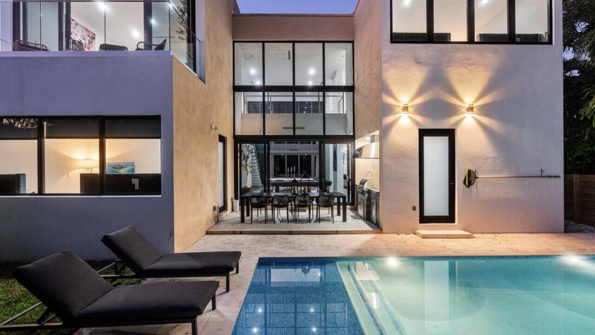 West Little Havana House | Central Miami Luxury Home, Heated Pool, Jacuzzi, Billiards, Grill