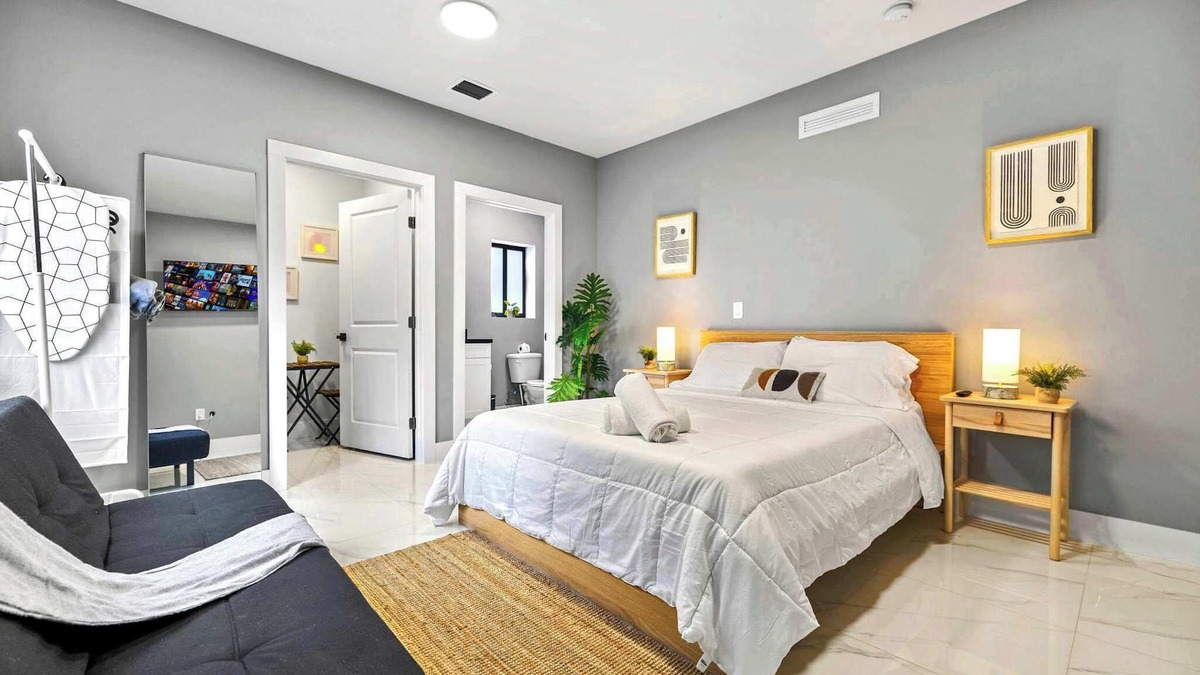 Liberty City Apartment | Central Miami Studio | Wynwood 8 Min