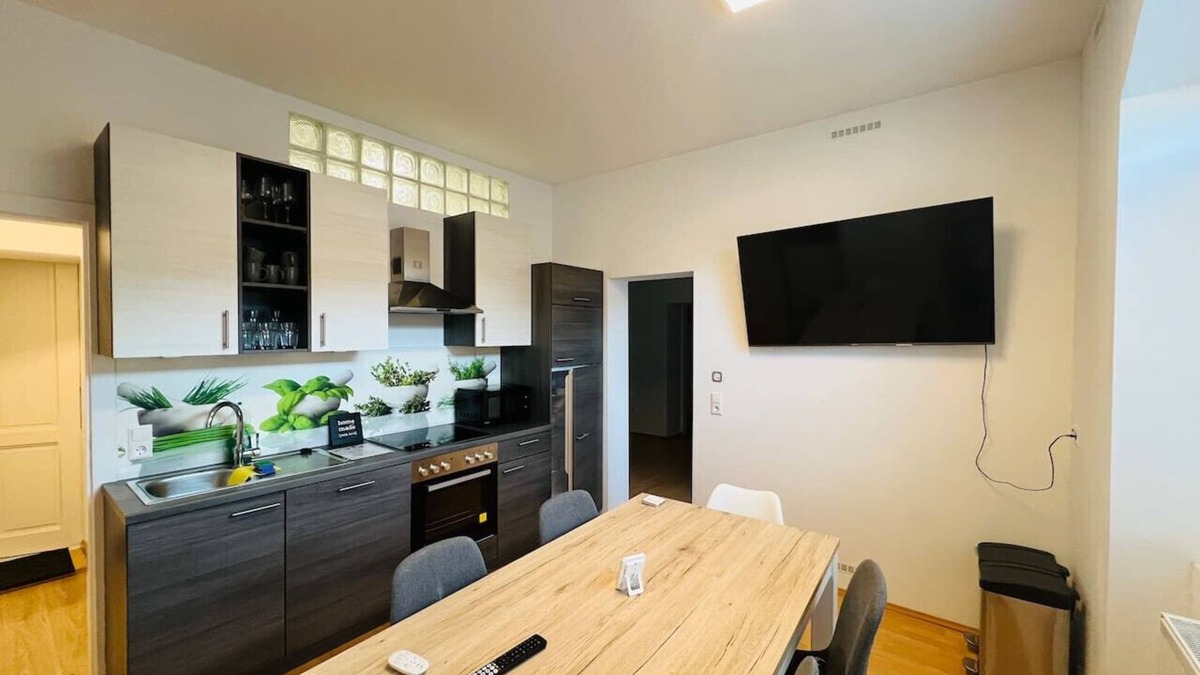 Leitendorf Apartment | Central - Modern - Free Parking - Top2