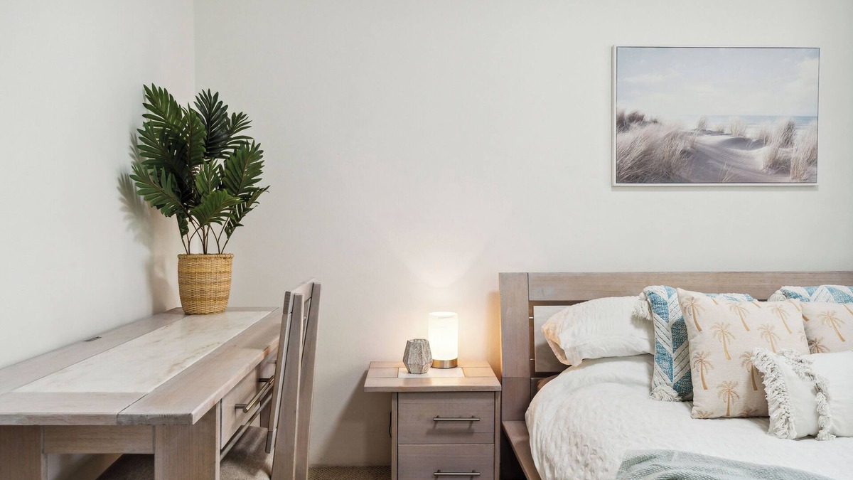 Mosman Apartment | Central Mosman 2BR Family Unit with Bunk Beds & Parking.