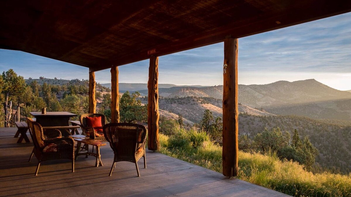 Prineville Cabin | Central Oregon Getaway! Incredible Lake and Mountain views! Dark Sky Area!