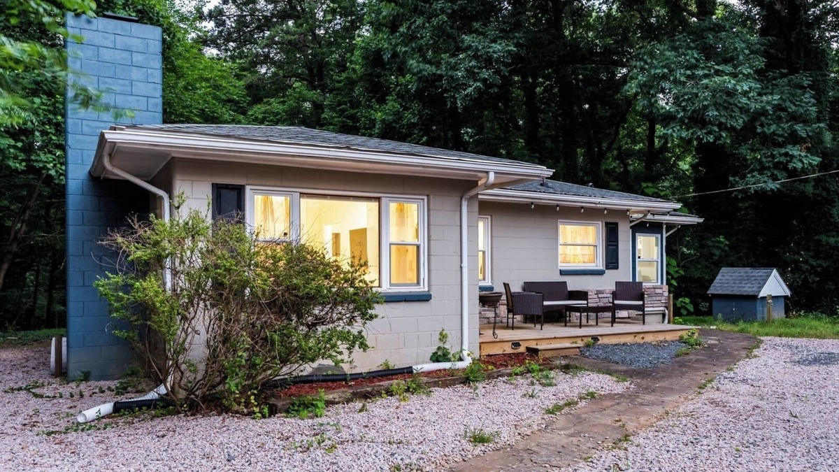 North Raleigh House | Central Pet-Friendly 2BR with Large Private Yard