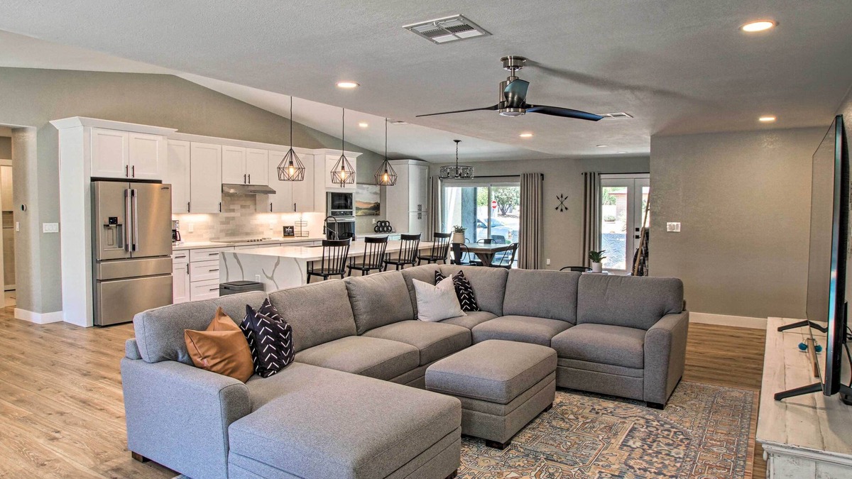 Avant House | Central Scottsdale Home w/Pool & Game Room!