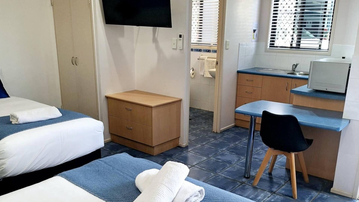Gladstone Apartment | Central Studio Accommodation