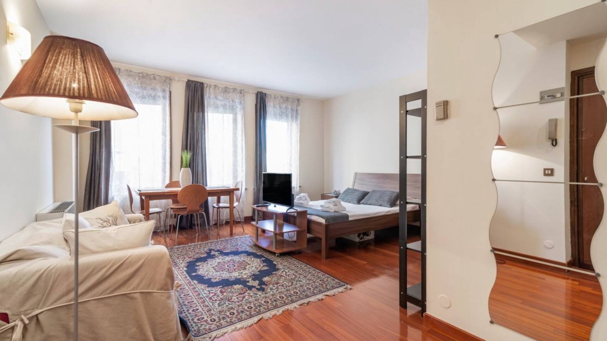 Historic Centre Apartment | Central studio equipped with every comfort to accommodate 2 people. The position of the house is ideal for visiting the city, it is immersed in the magic of the "squares", and is a stone's throw from the Scrovegni Chapel, the Palazzo Bo, the Palazzo dell