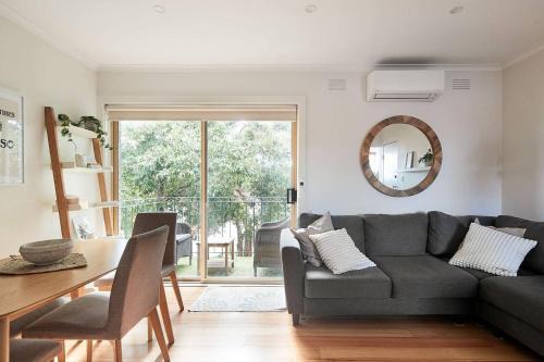 Windsor Apartment | Central Treetop Overlook with Parking in Windsor