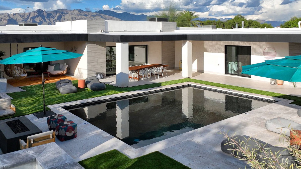 Catalina Vista House | Central Tucson Luxury - Minutes from U of A - Saltwater Pool - Sleeps 10