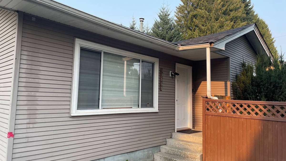 Abbotsford House | Central Valley private House