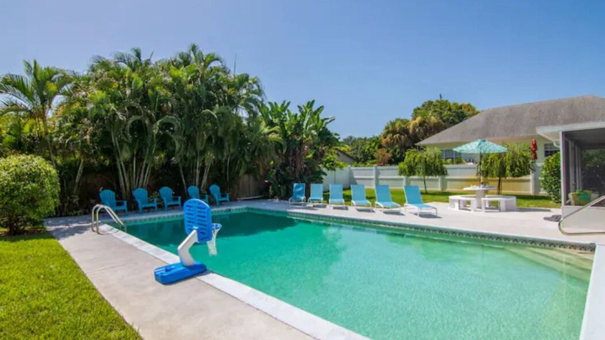 Vero Beach South House | Central Vero Family Bungalow 6 Bed, 3 Bath w/Heated Pool