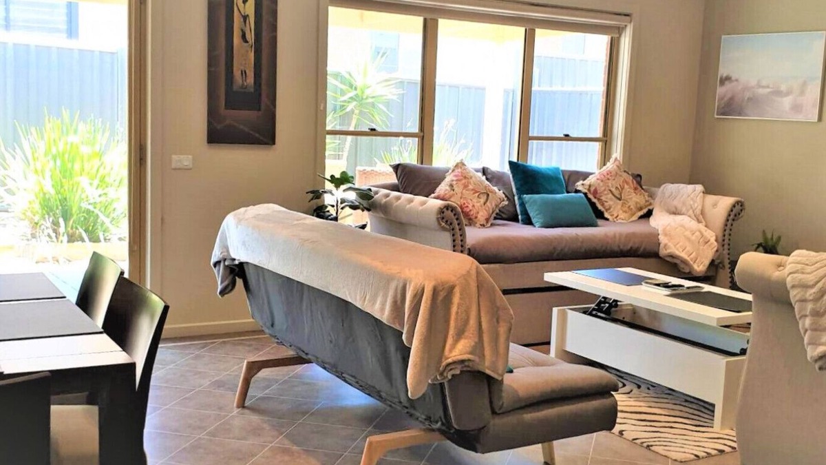 Maryborough Villa | Central Villa/Two King beds/Disabled/Family/Pets