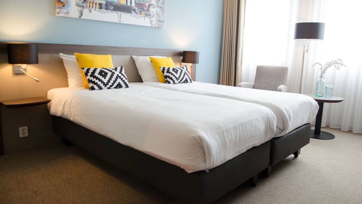 Weert Hotel | Central Weert Comfort with On-Site Dining, Free Parking & Easy Train Access