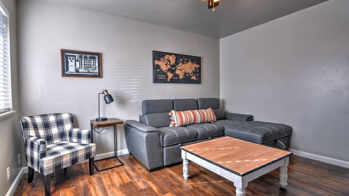 Grand Junction House | Centrally Located, Modern Townhome! Pet Friendly! Fast WiFi