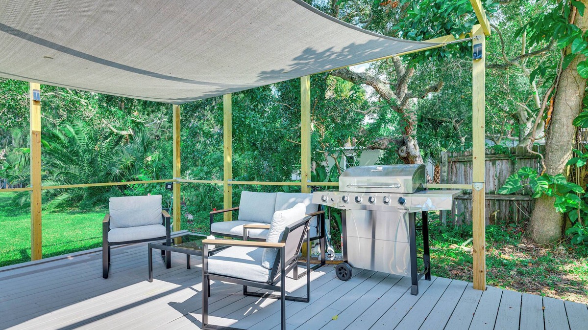 Merritt Island Cottage | Centrally Located Merritt Island Cottage w/Deck!