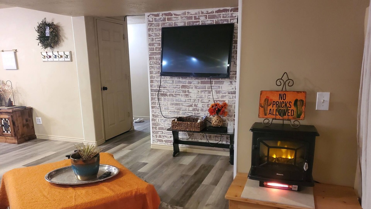 Erda Apartment | Centrally located, mountain views, on the golf course! Comfortable and clean!