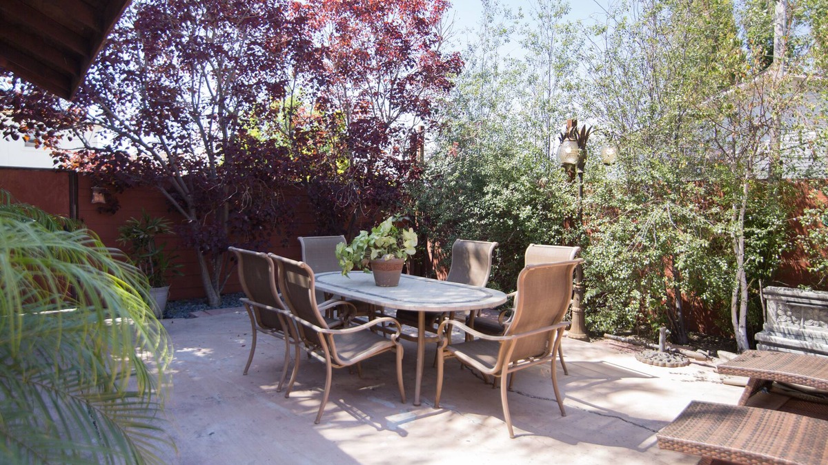 Mid City House | Centrally located! 15 min. to beach, patio, pet friendly & families welcome!