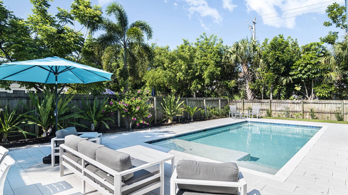 Lake Park House | Centrally located 4 bedroom 3 bathrooms home with new pool!