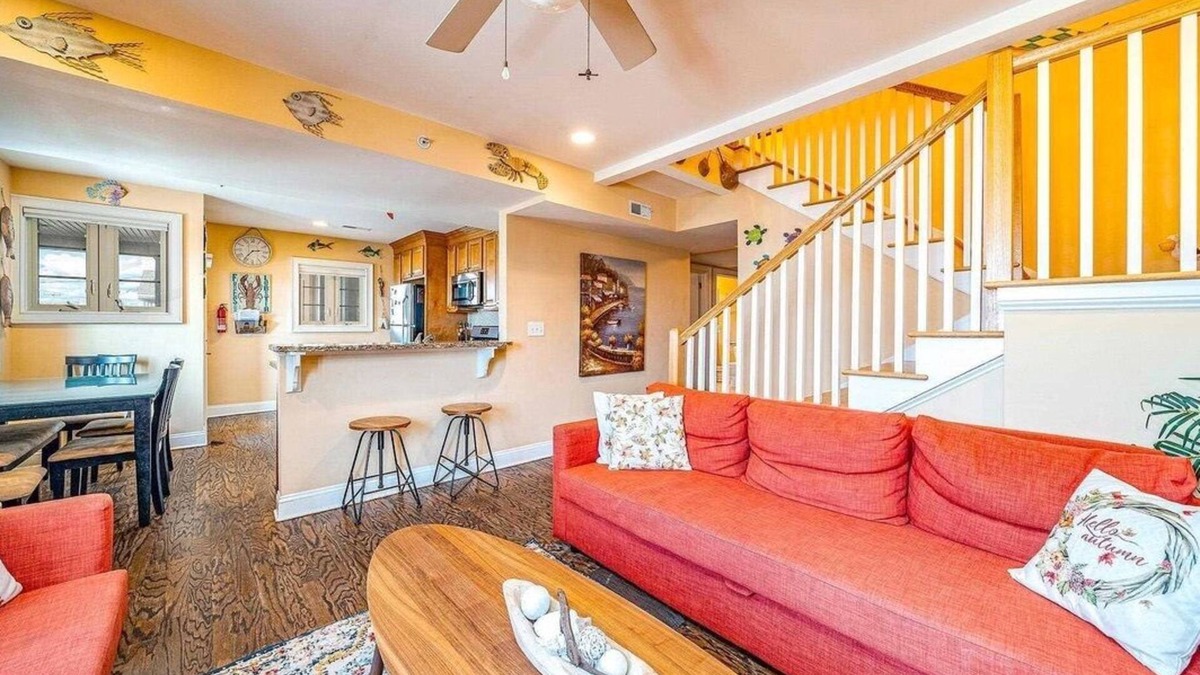 Gold Coast Condo | CENTRALLY LOCATED, 4BR/3BA, SLP 10, HANDICAP ACCESSIBLE, STEPS TO BEACH