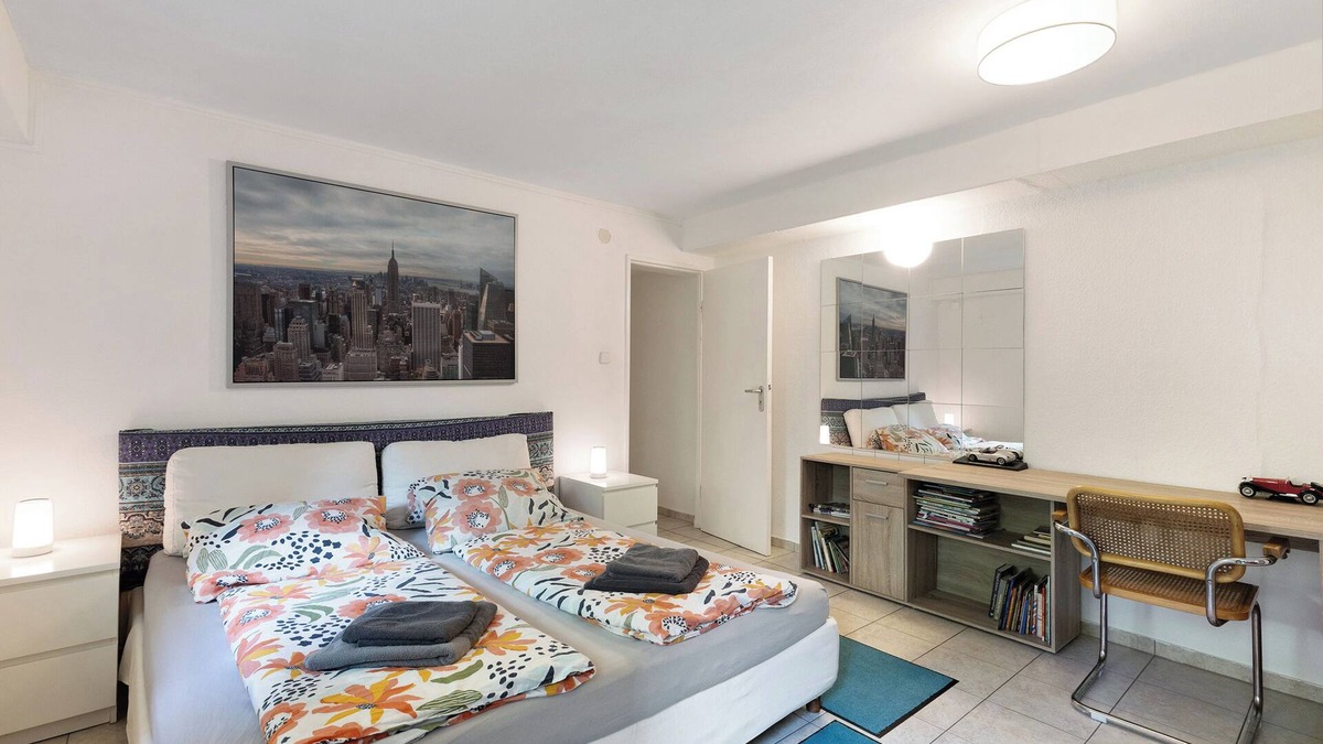 Charlottenburg-Wilmersdorf Apartment | Centrally Located and Quiet Trade Fair Apartment Berlin