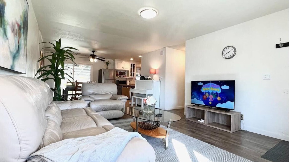 South Sundale House | Centrally located cheerful 3B2b in Fremont
