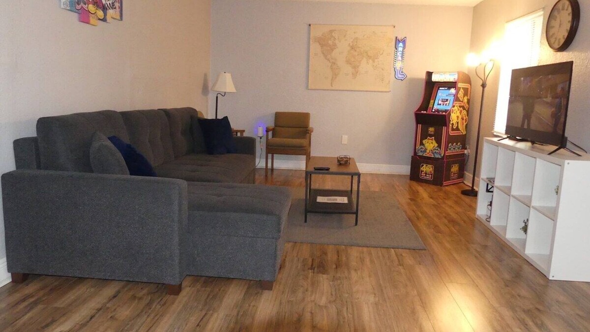 Southwest Orlando Apartment | Centrally located cozy 2BR near attractions