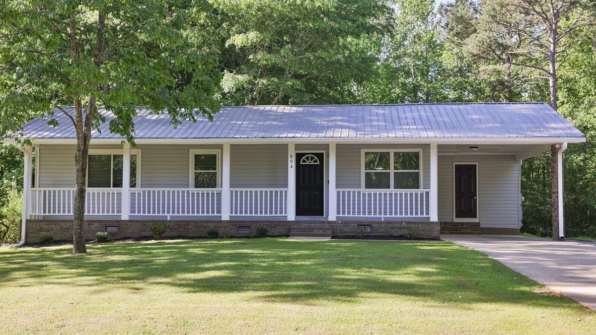 Oxford House | Centrally located, freshly updated home in Oxford