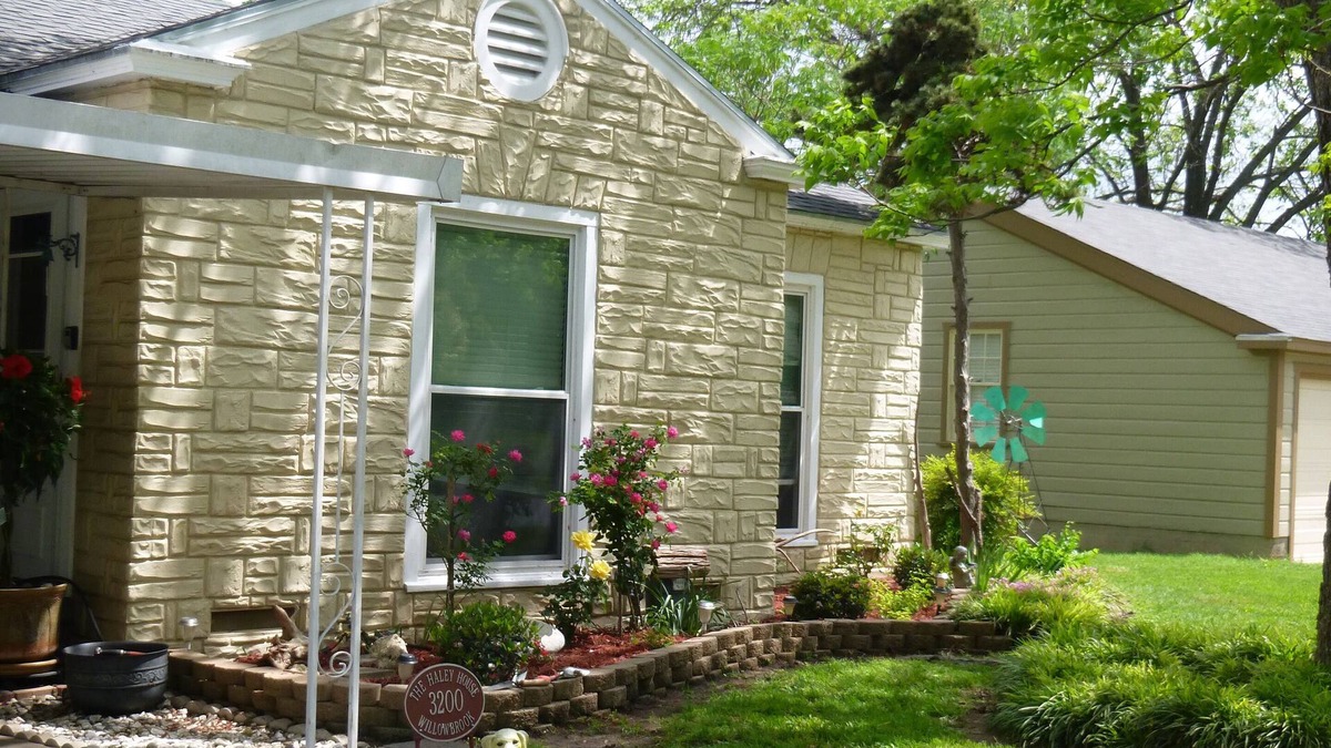 University House | Centrally Located In The Middle of Waco!