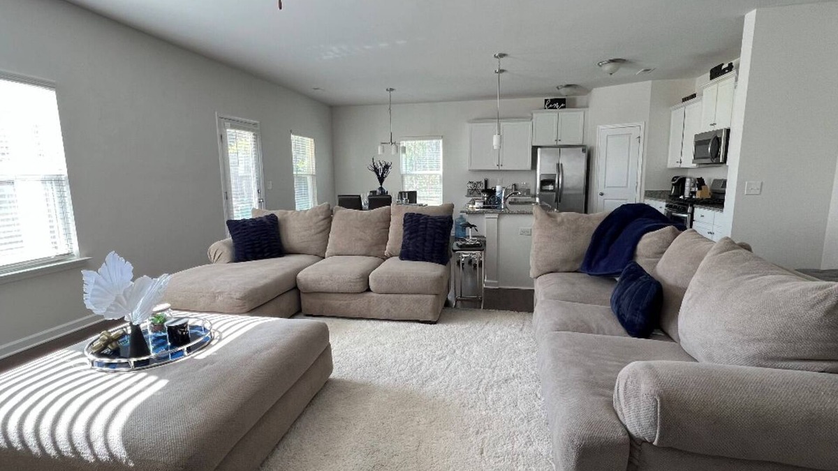 Paw Creek House | centrally-located place. Very spacious, peaceful and clean private back yard