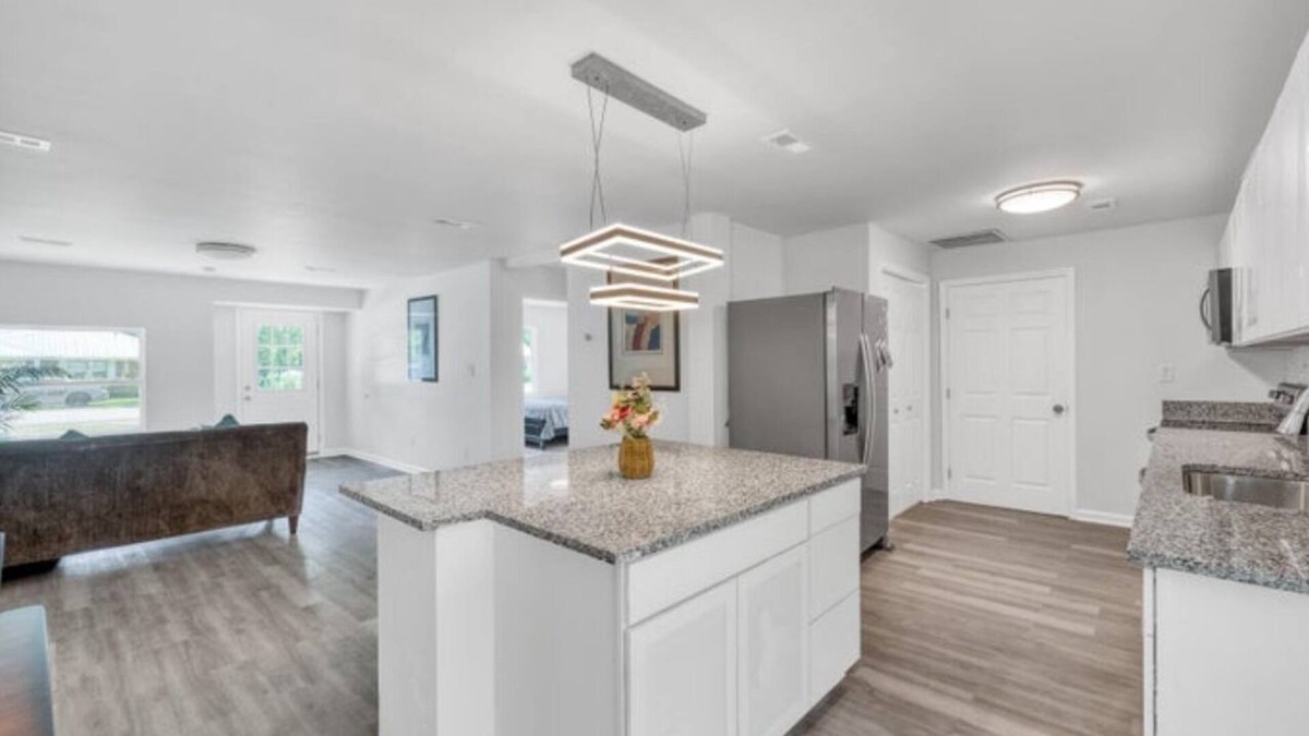 Walterboro House | Centrally Located Serene home away from home. Come be our guest!