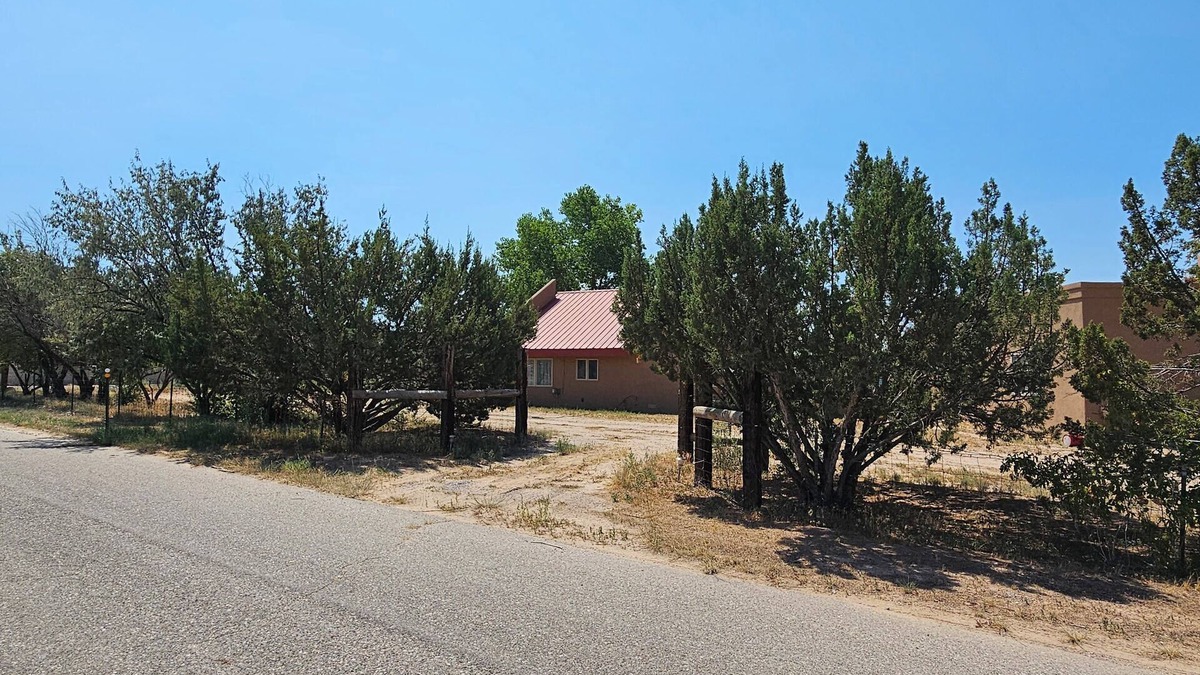 Espanola House | Centrally-located, sweeping mountain views!