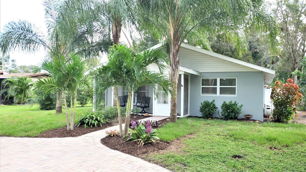 Vero Beach South House | Centrally located to shopping & 10 Minutes to the Beach!