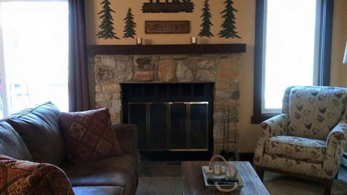 White Haven House | Centrally Located To All The Best The Poconos Has To Offer!