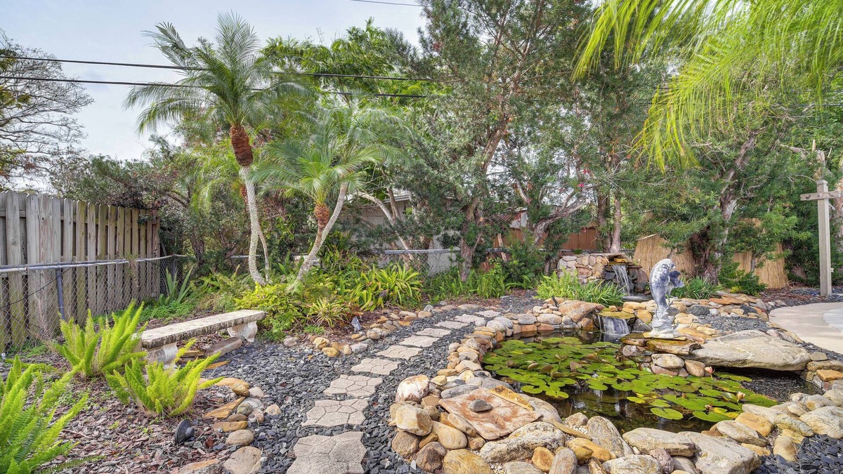 Merritt Island Cottage | Centrally Located Merritt Island Home: Pool, Porch