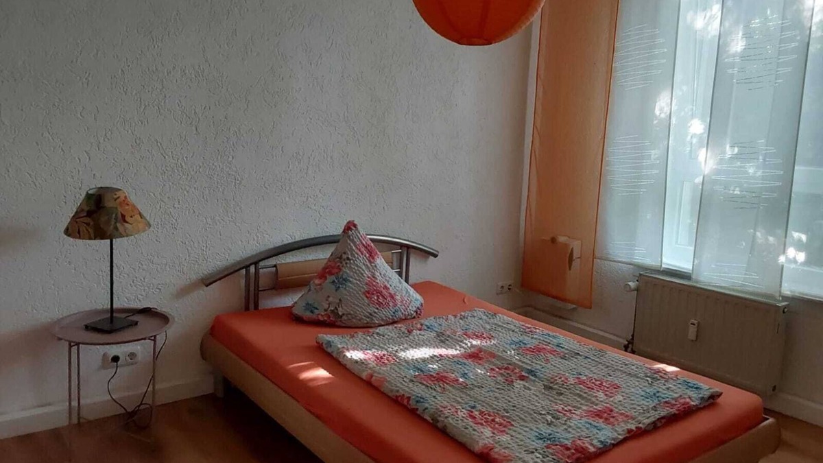 Schkeuditz Apartment | Centrally located vacation apartment "ROSI" in Schkeuditz