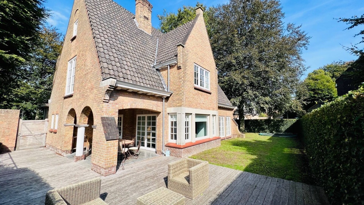 Sint-Michiels Villa | Centrally located villa with 4 bedrooms (10 beds), FREE WIFI!