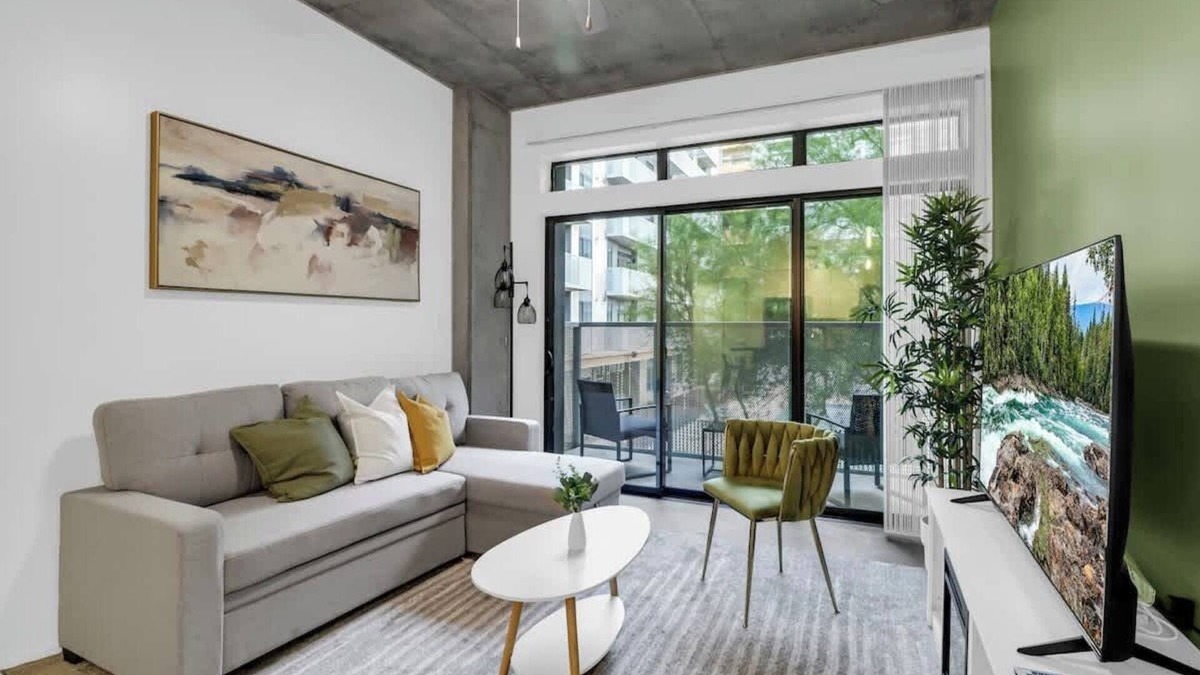 Evans Churchill Apartment | Centric 4BR In HEART of DTPHX Pool+Free Parking